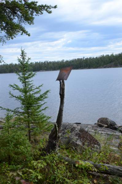 700_4669.jpg - An old shovel marking the spot