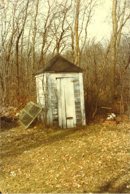 outhouse.jpg (154684 bytes)