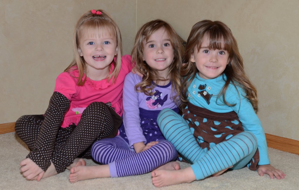 700_6973.jpg - Three Little Girls