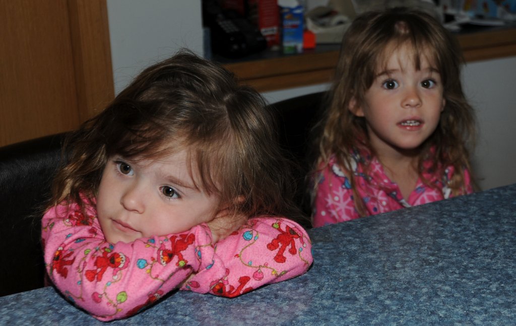 DSC_8931.jpg - Waiting for Breakfast