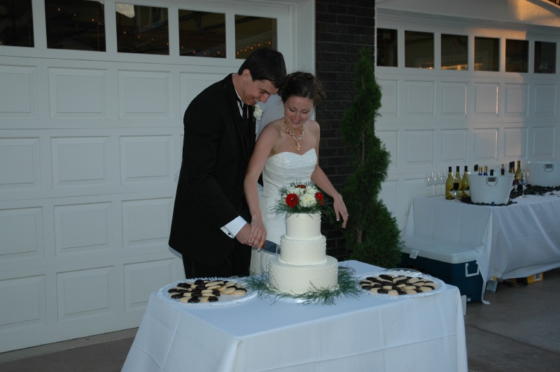 DSC_7731.JPG - Ian and Christina cutting their cake